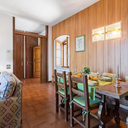 Casa Martina, Piazza Delle Erbe,