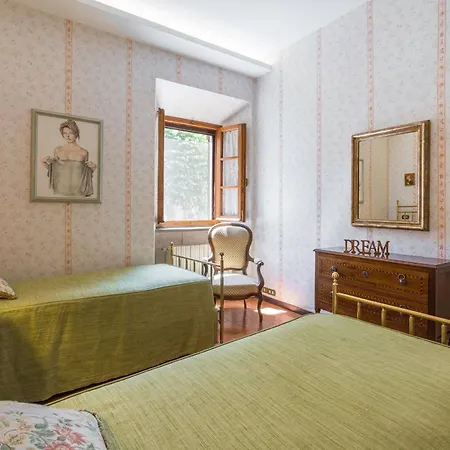 Casa Martina, Piazza Delle Erbe, شقة سان جيمينيانو